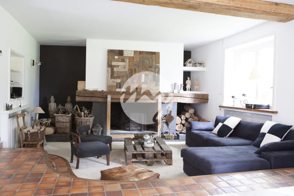 Nord france : Ancienne ferme en carré pour shooting photos ou tournage