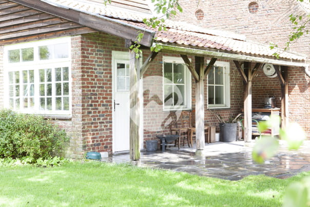 Nord france : Ancienne ferme en carré pour shooting photos ou tournage